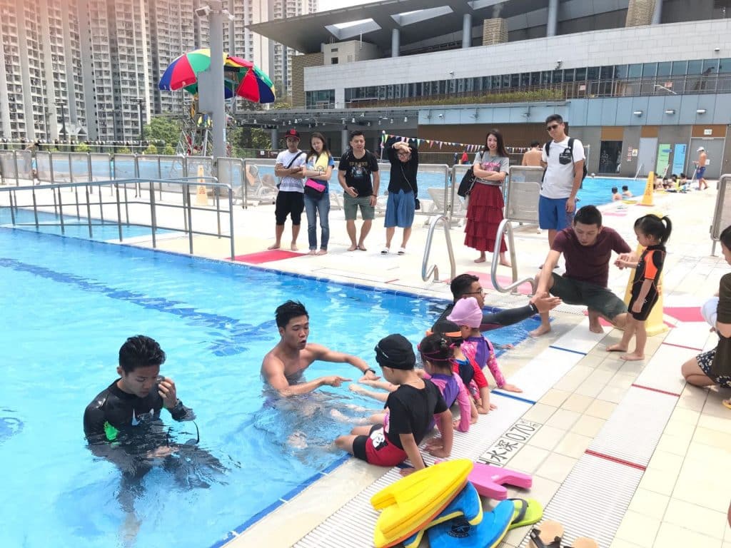 baby-floating-swim-lesson-hongkong.jpg