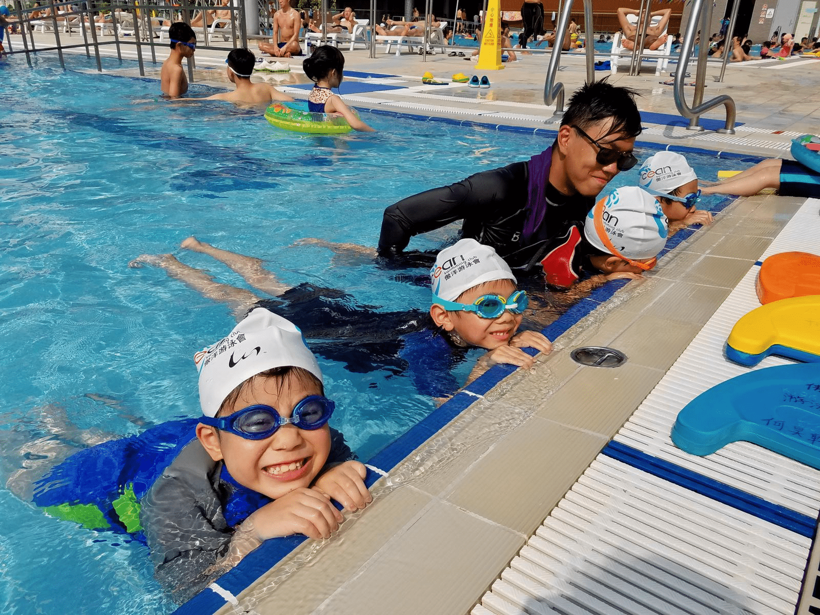 hk-swim-ocean-child235