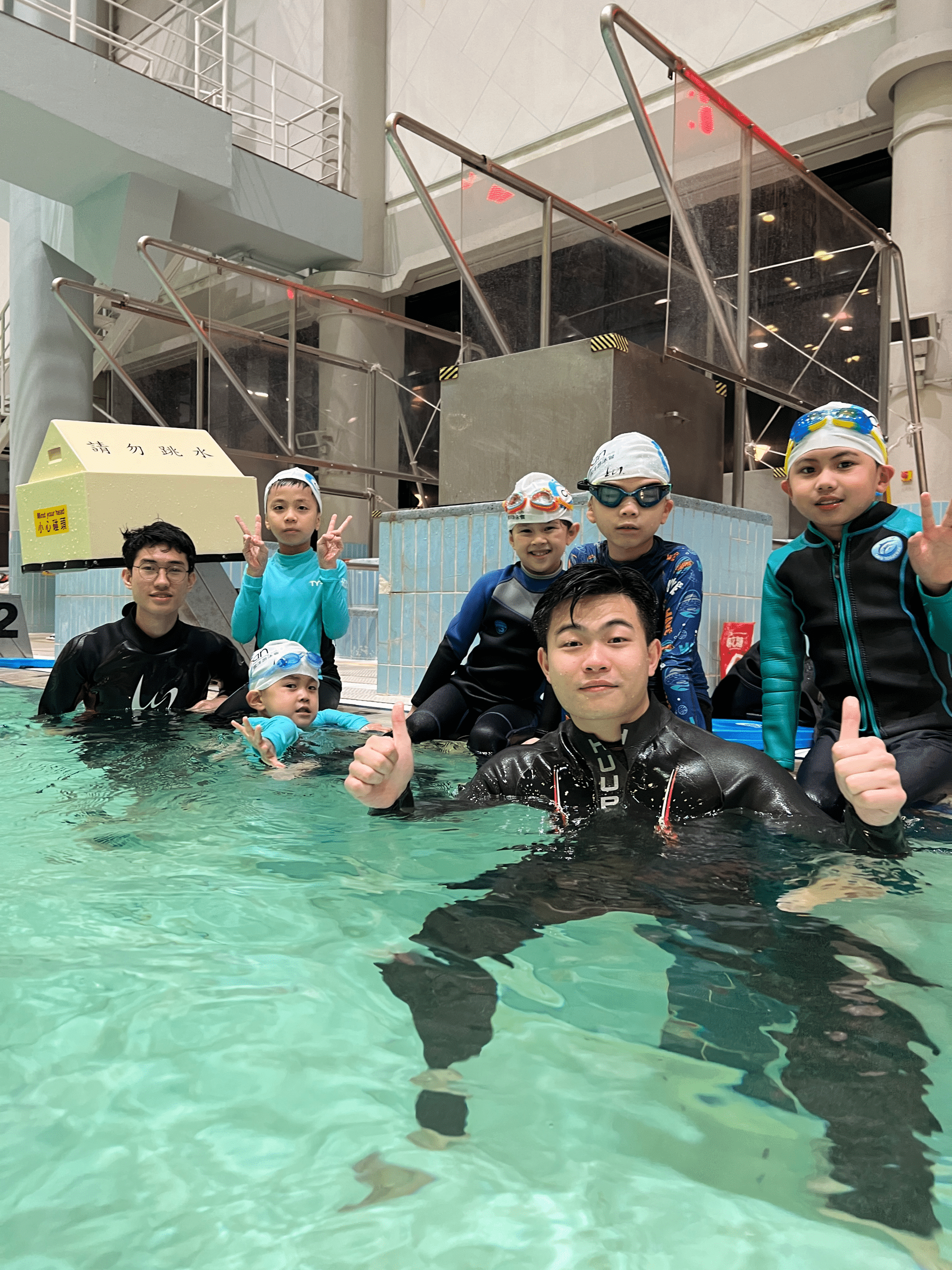 hk-swim-ocean-child2388