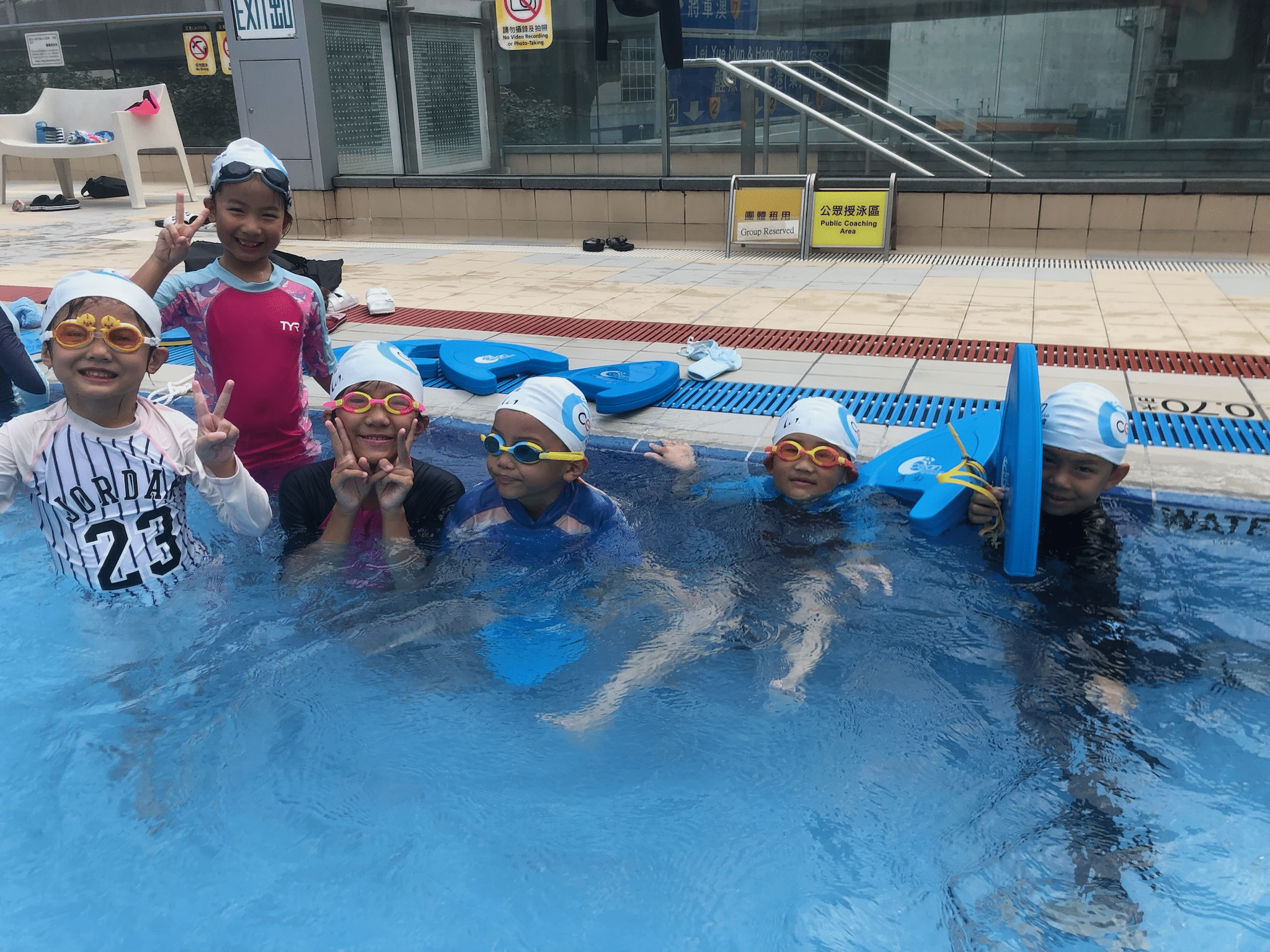 hk-swim-ocean-child68