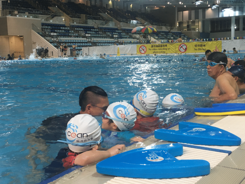 hk-swim-ocean-child2060