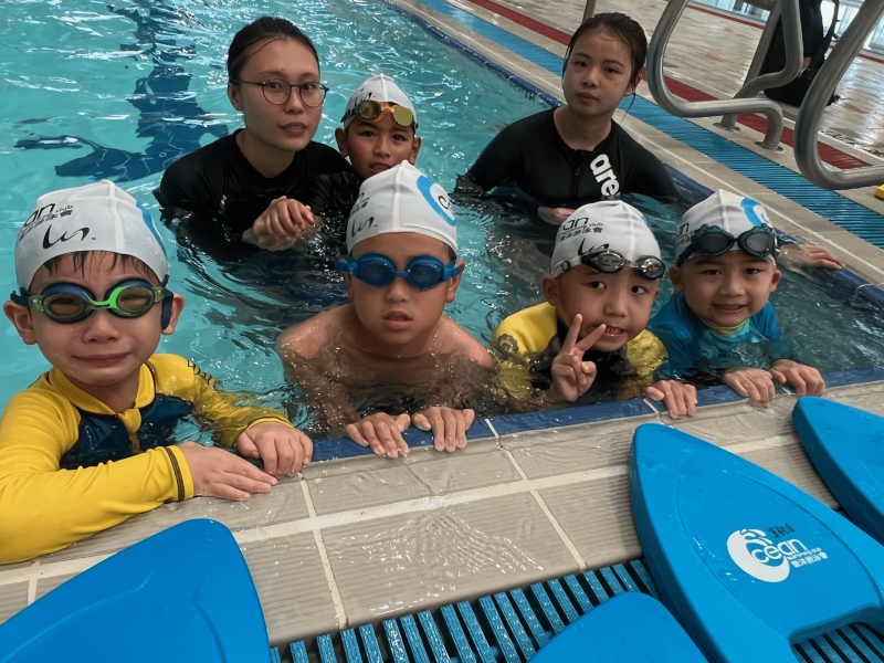 hk-swim-ocean-child2765